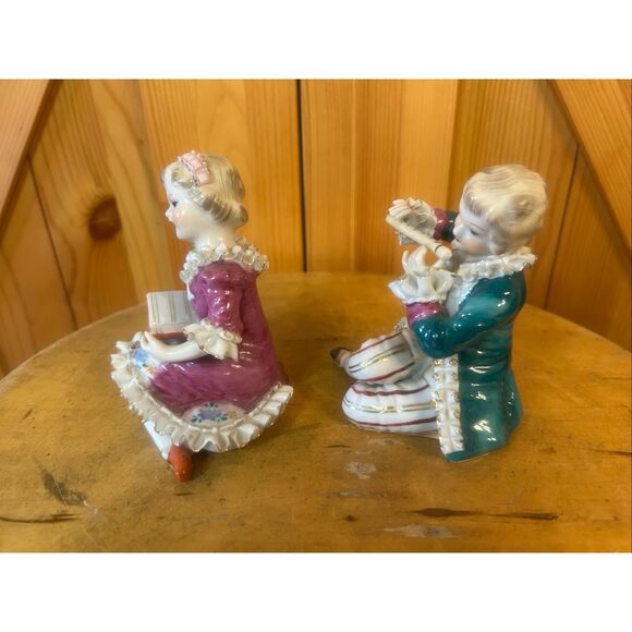 Vintage Porcelain Set Of Colonial Man & Woman Figurines 4.5” (5905) - Picture 2 of 10